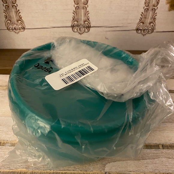 Tupperware Little Wonders Containers Set of 2 - Picture 1 of 4